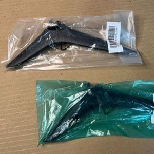 Hisense 50R6E3 Tv stands no screws 92679-267368 & 92679-267370